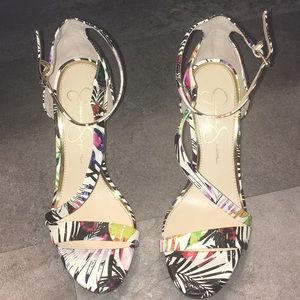Jessica Simpson White flora print heels